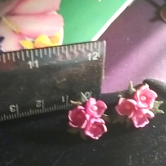 Extremely Rare 1940's Japanese Seashell Rose Earrings - Picture 2 of 2